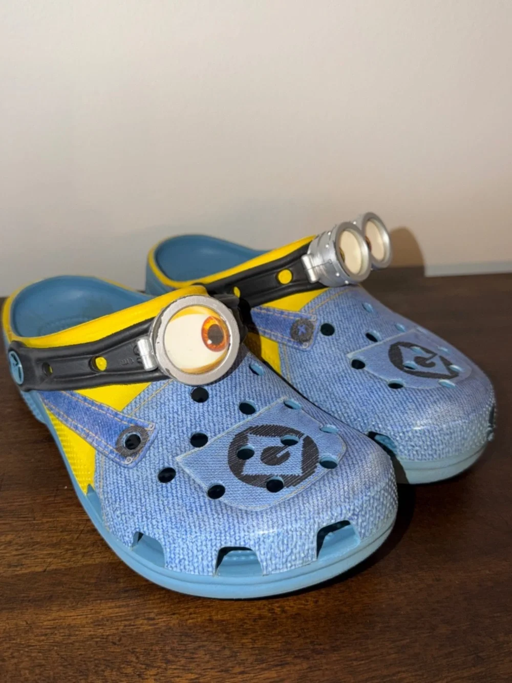 Minions X Crocs Classic Clog Despicable Me Kids (J 4) Slip On Shoes Sandal Blue